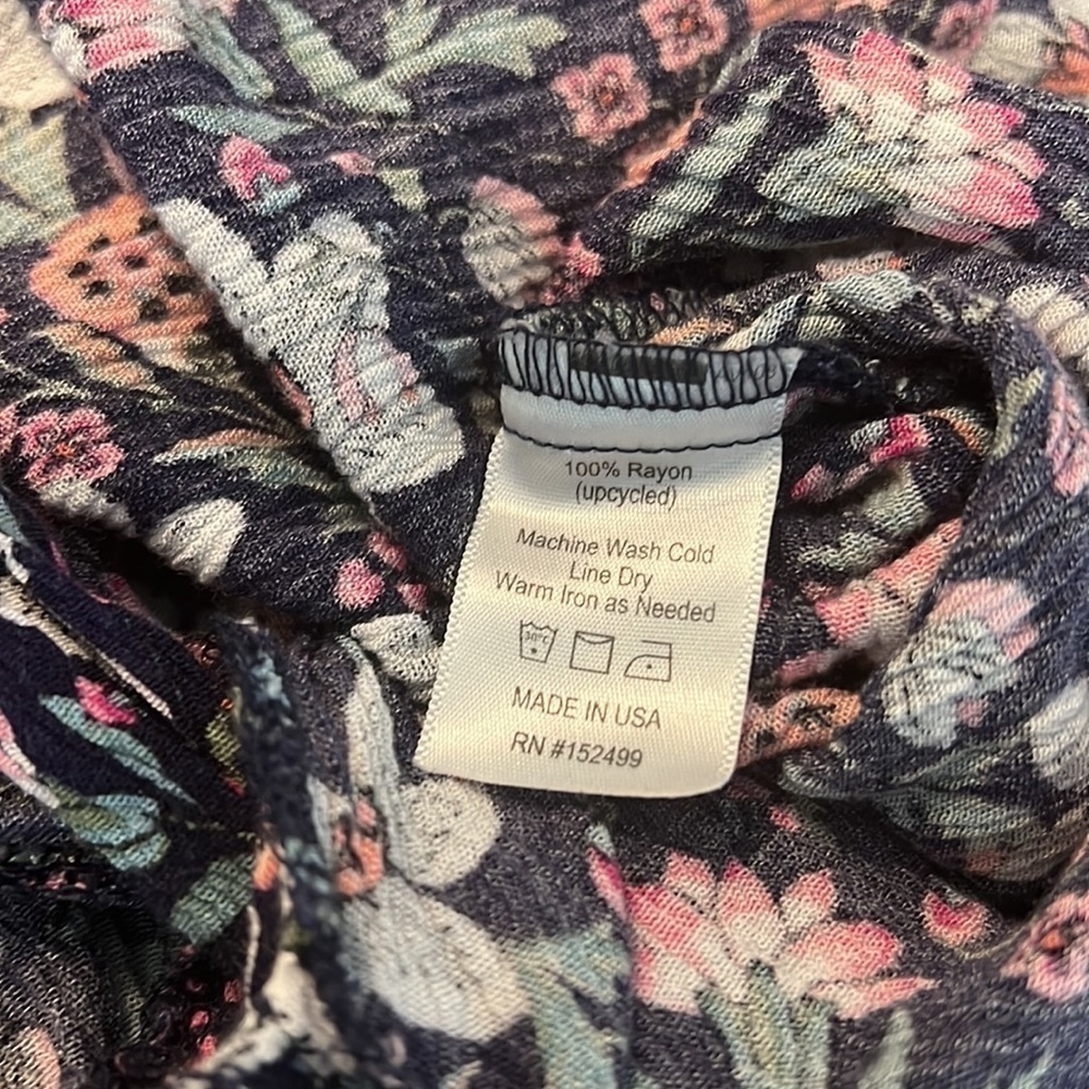 Amour Vert Linette Wrap Blouse in Zumba Floral Size S - Picture 9 of 9